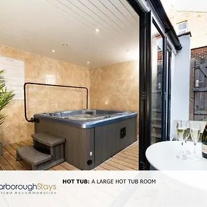 6-bedroom-luxury-house-scarborough-ideal-for-large.yorkshirehotels.net/